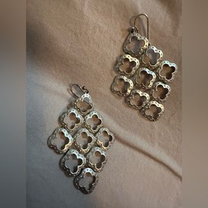 Stella & Dot silver clover pendant earrings